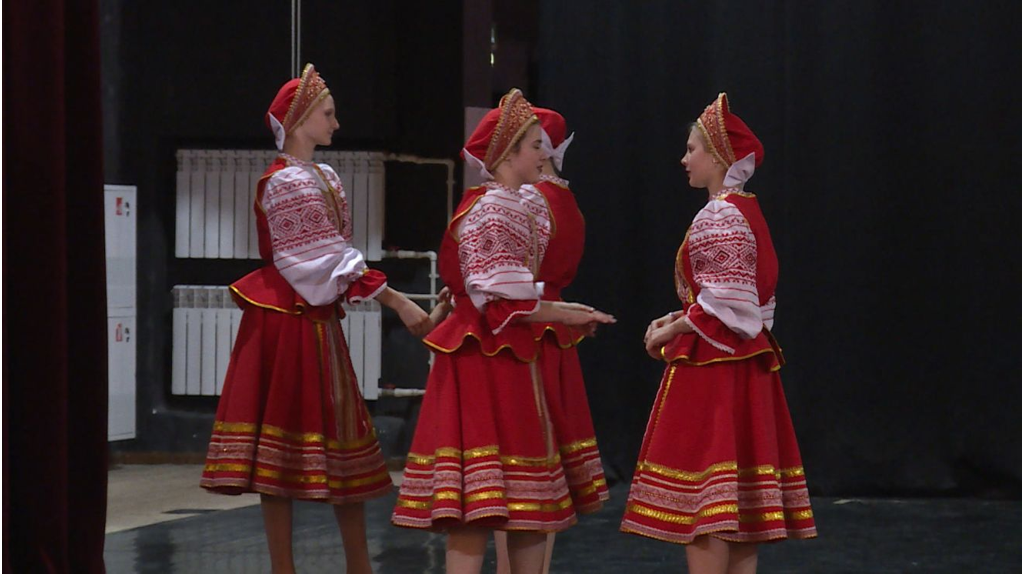 Для брянского ансамбля танца «Россияне» изготовили новые костюмы