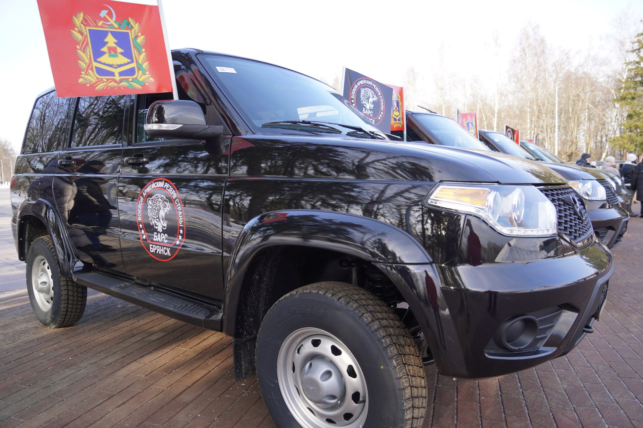 Добровольческому отряду «БАРС-Брянск» накануне Дня защитника Отечества вручили технику