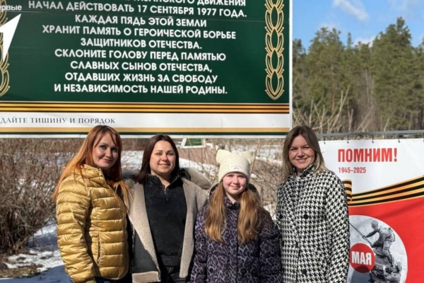 Девочка Саша из подшефной Брянки продолжает изучать памятные места Брянска