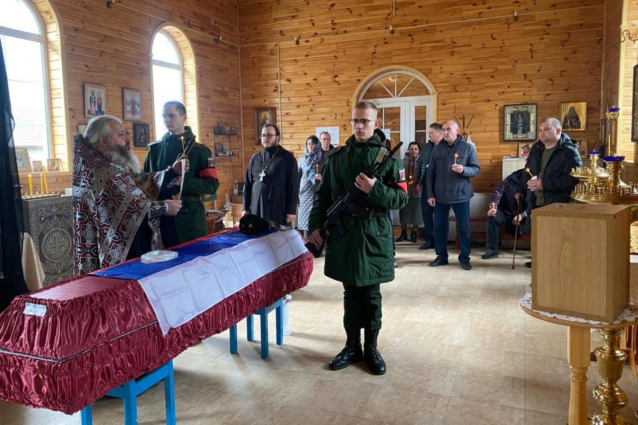 В Навлинском благочинии простились с погибшим в ходе СВО военнослужащим Иваном Блиновым