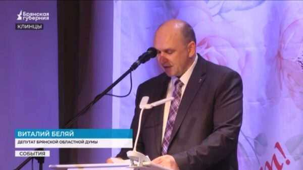 Брянских женщин тепло поздравили с праздником