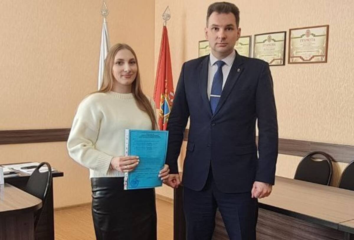 Молодой семье из брянской Суземки вручили жилищный сертификат