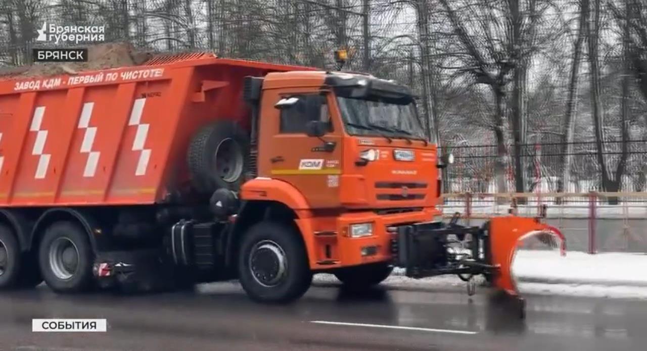 Дорожники Брянской области из-за погоды переоснастили технику