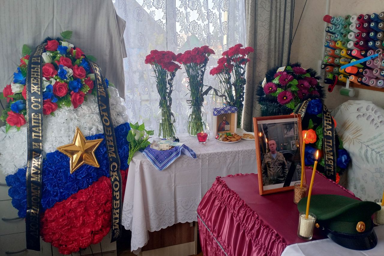 В Навлинском благочинии простились с военнослужащим Павлом Анишиным, погибшим в ходе СВО