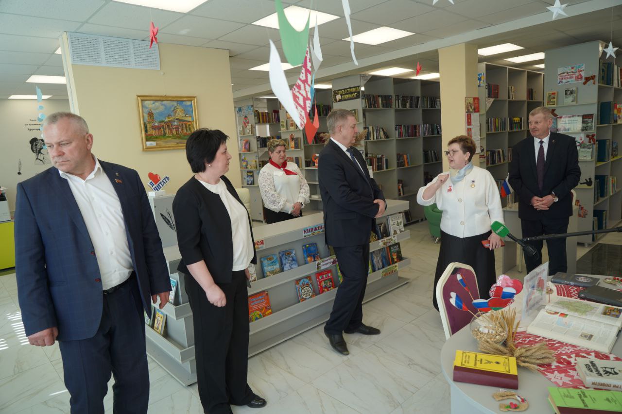 Глава  Брянщины посетил Суражскую районную межпоселенческую библиотеку 