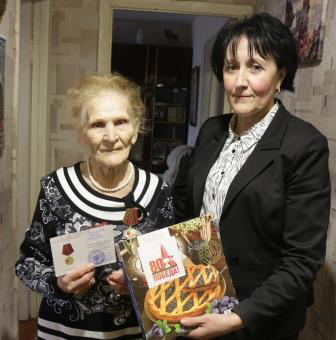 Ветерану Великой Отечественной войны Нине Давыдовне Кирилловой вручили юбилейную медаль