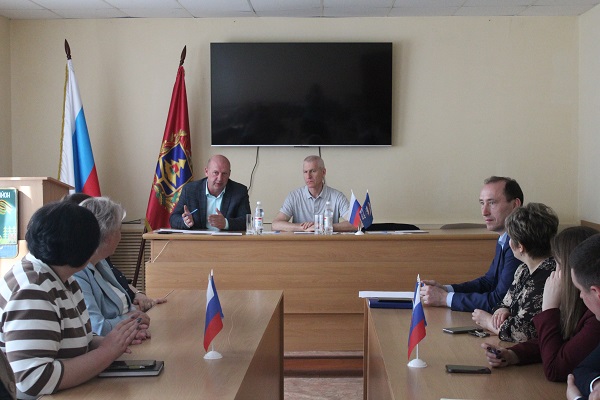 Жуковский округ Брянщины с рабочим визитом посетил депутат Государственной Думы Олег Матыцин