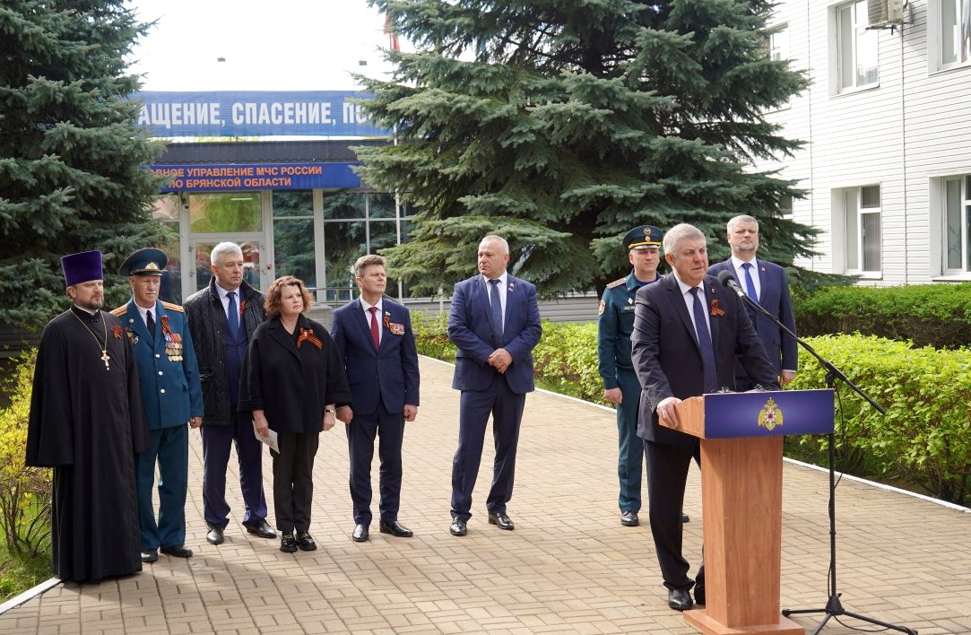 Глава Брянщины Александр Богомаз поздравил пожарных с профессиональным праздником