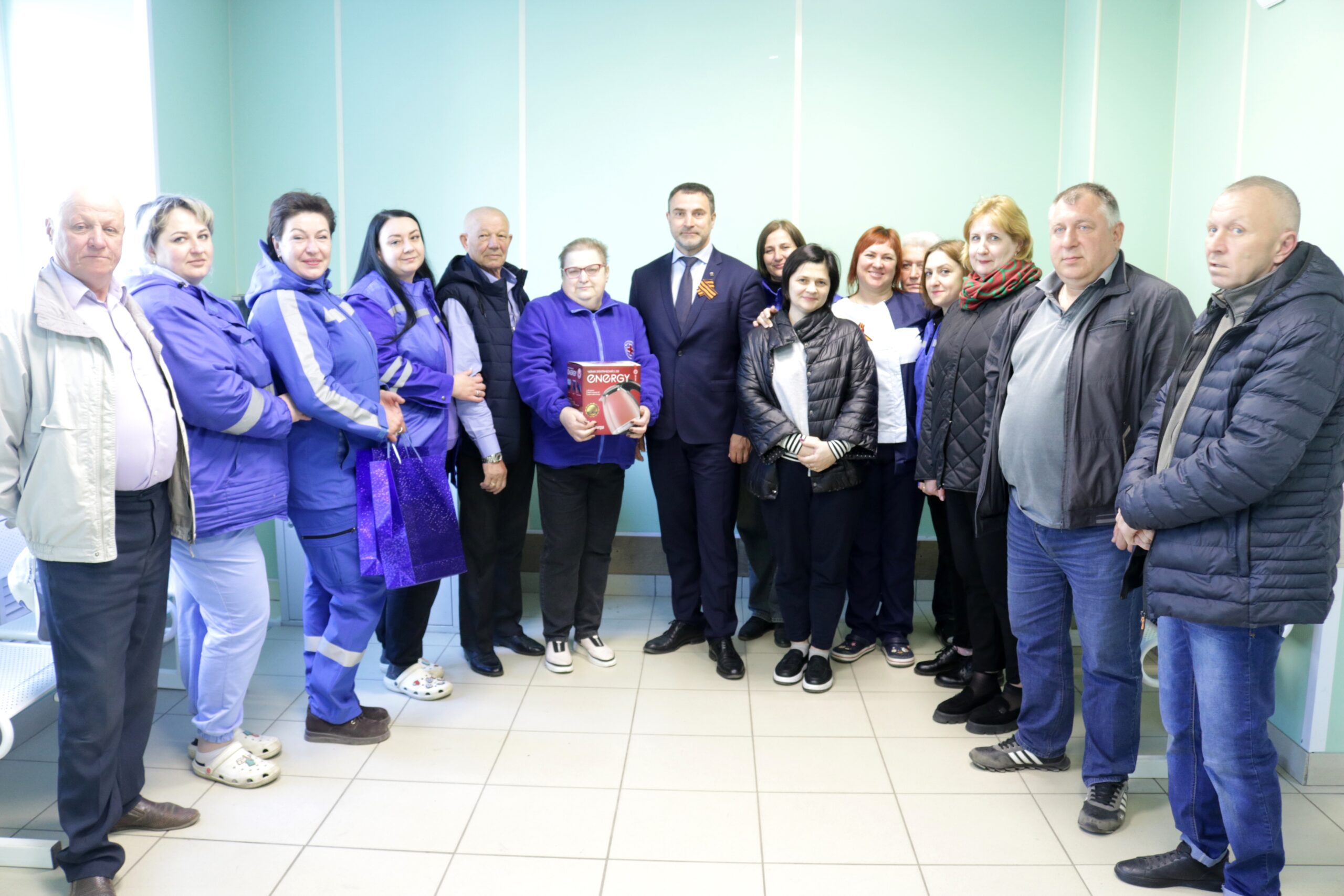 Навлинских работников скорой помощи поздравили с профессиональным праздником