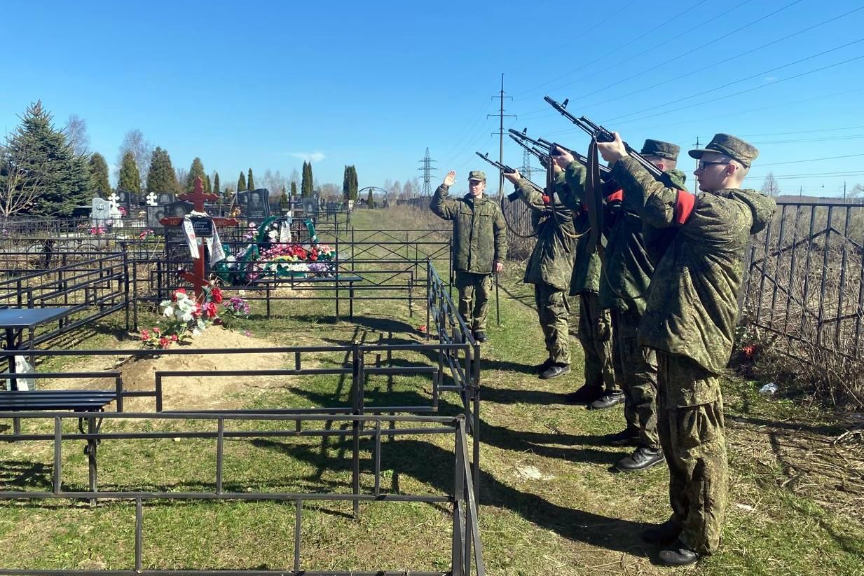 В Навлинском благочинии простились с военнослужащим, погибшим в ходе СВО Скумаем Николаем Николаевичем