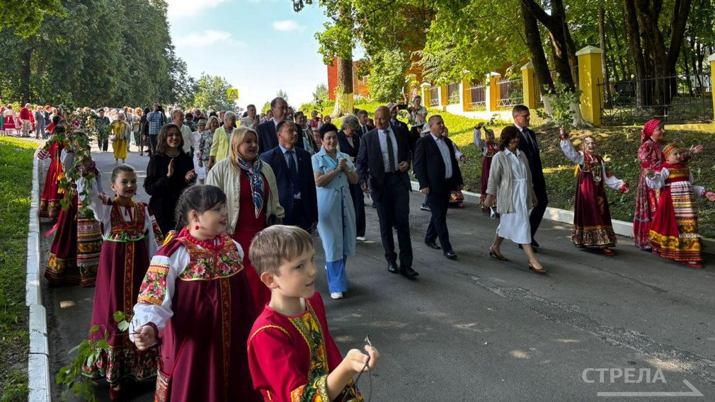 В Овстуге проходит праздник в честь творчества Ф.И. Тютчева «Родник поэзии твоей…»