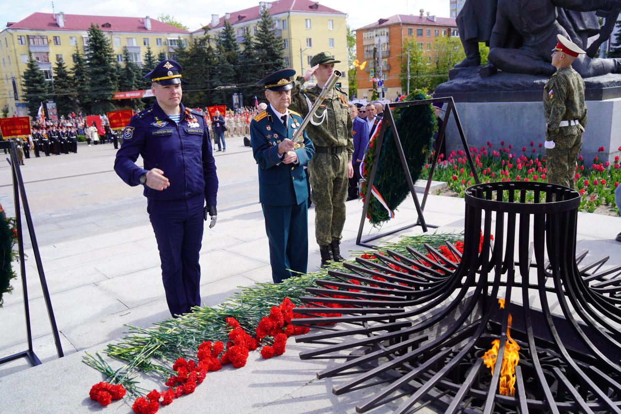 Брянск принял участие в военно-патриотической акции «Эстафета Победы!» (6+)