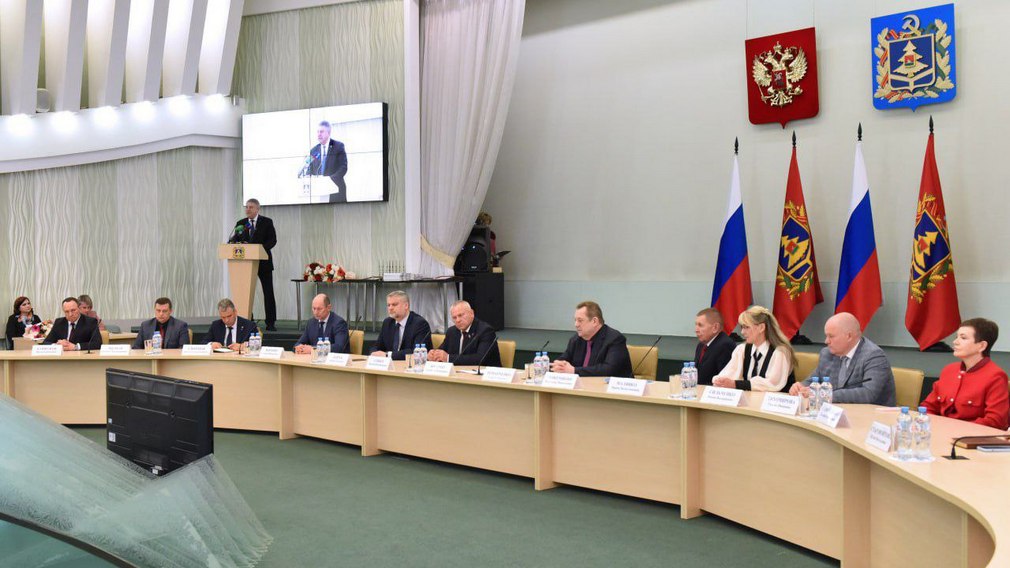 Губернатор области Александр Богомаз вручил награды специалистам Брянского филиала РТРС