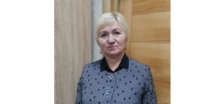 Начальник отдела культуры, молодежной политики и спорта администрации Навлинского района Лидия Калинченкова поддерживает решение Президента РФ Владимира Путина