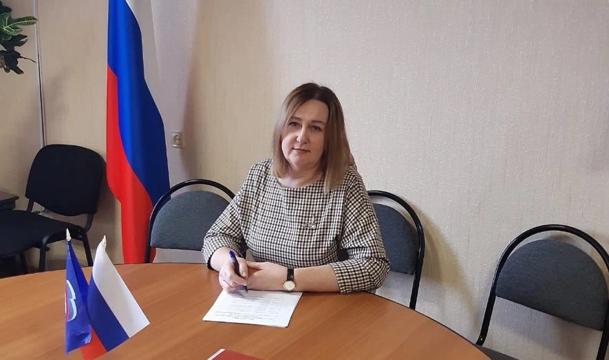 Заведующая детским садом №3, депутат Навлинского поселкового Совета народных депутатов Елена Николаевна Каштанова считает, что контракт — это честь и достоинство