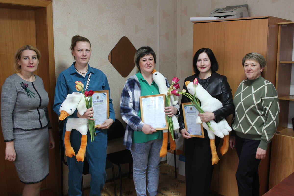 В брянской Суземке три многодетные семьи получили сертификат на областной материнский капитал