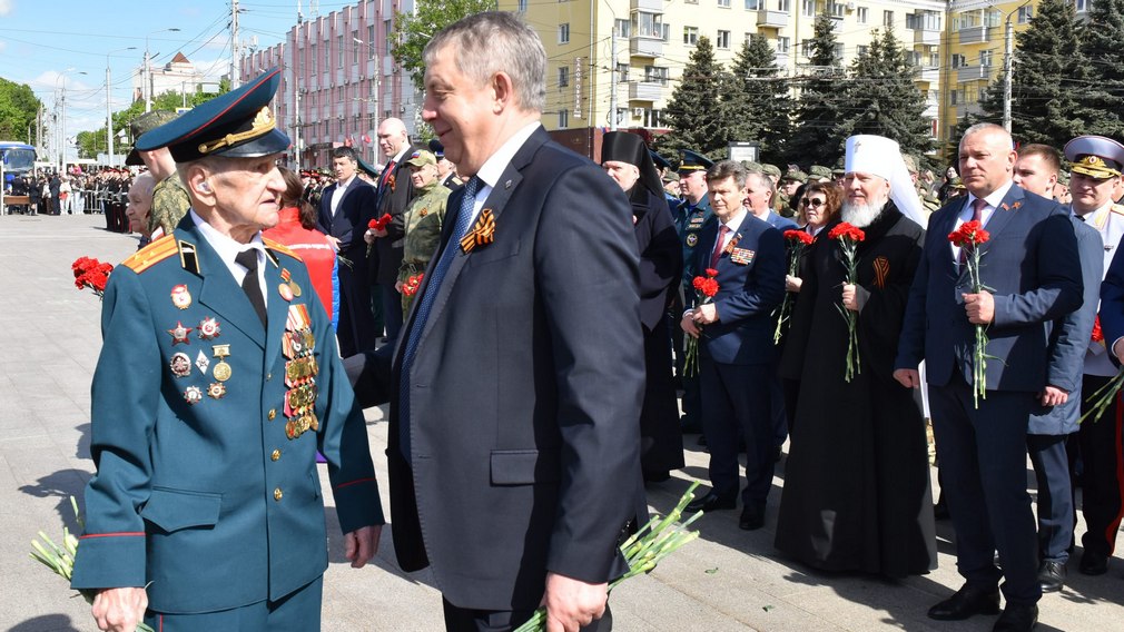 Губернатор Брянской области Александр Богомаз поблагодарил ветеранов за радость Победы