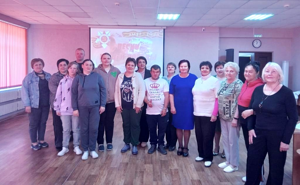 В Навлинской межпоселенческой библиотеке прозвучали песни нашей Победы