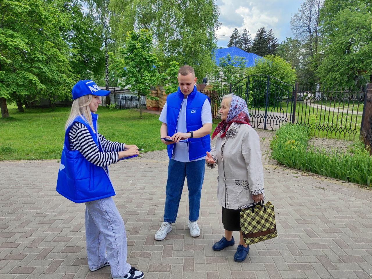 Волонтеры «Единой России» провели в Навле сбор предложений в программу кандидата в губернаторы Брянщины