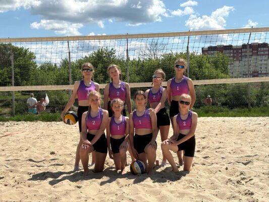 Спортсменки из брянского Карачева приняли участие в соревнованиях по пляжному волейболу