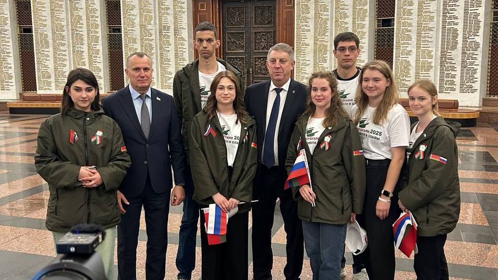 Делегация Брянской области приняла участие в открытом диалоге «Будущее без границ» на форуме «Дорогами Памяти и Славы – 80 лет Победы» (12+)