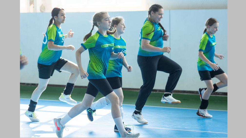 В «Школу чемпионов» поступили пятеро юных гандболисток из Брянской области