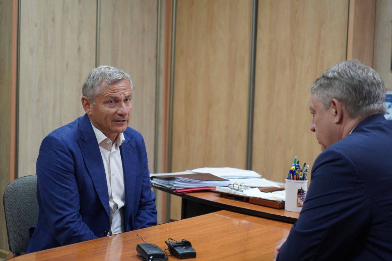 Глава Брянщины провел рабочую встречу с акционером ООО «НовоТехРейл» Сергеем Гущиным