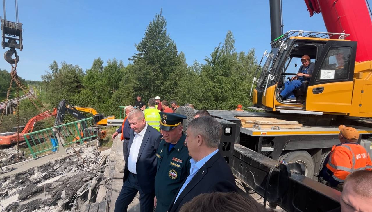 Продолжаются работы по ликвидации последствий на месте происшествия в Выгоничском районе Брянской области