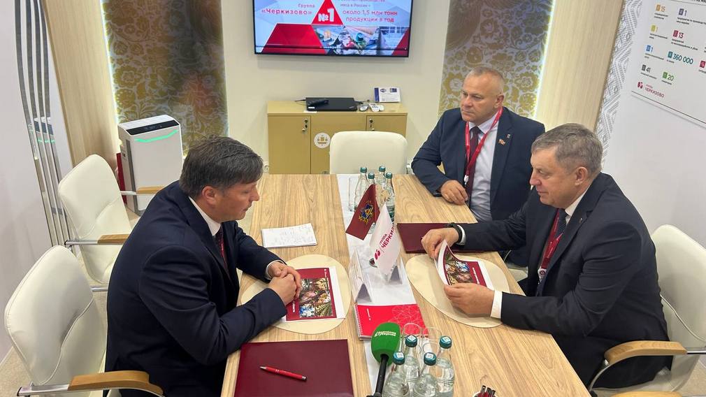 На экономическом форуме Брянщина подписала соглашение о сотрудничестве с АО «Куриное царство»