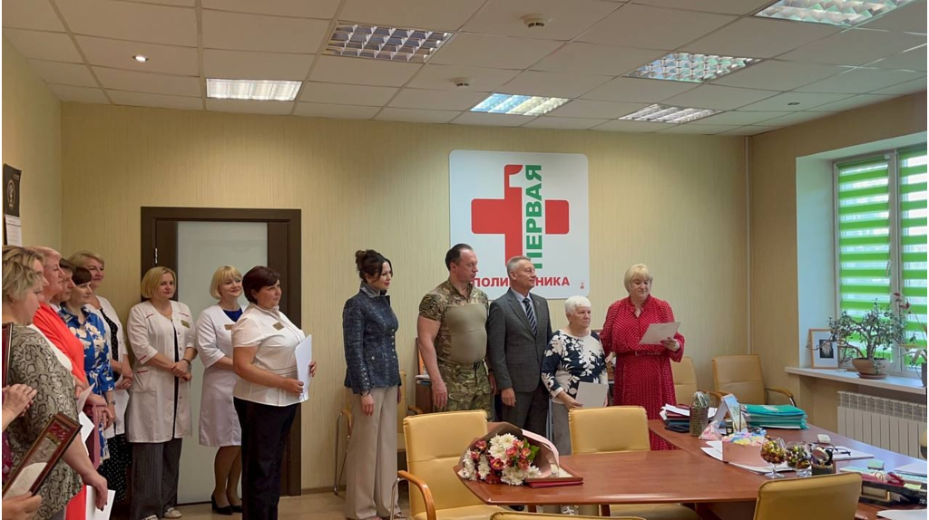 В Бежицком районе Брянска медиков поздравили с профессиональным праздником