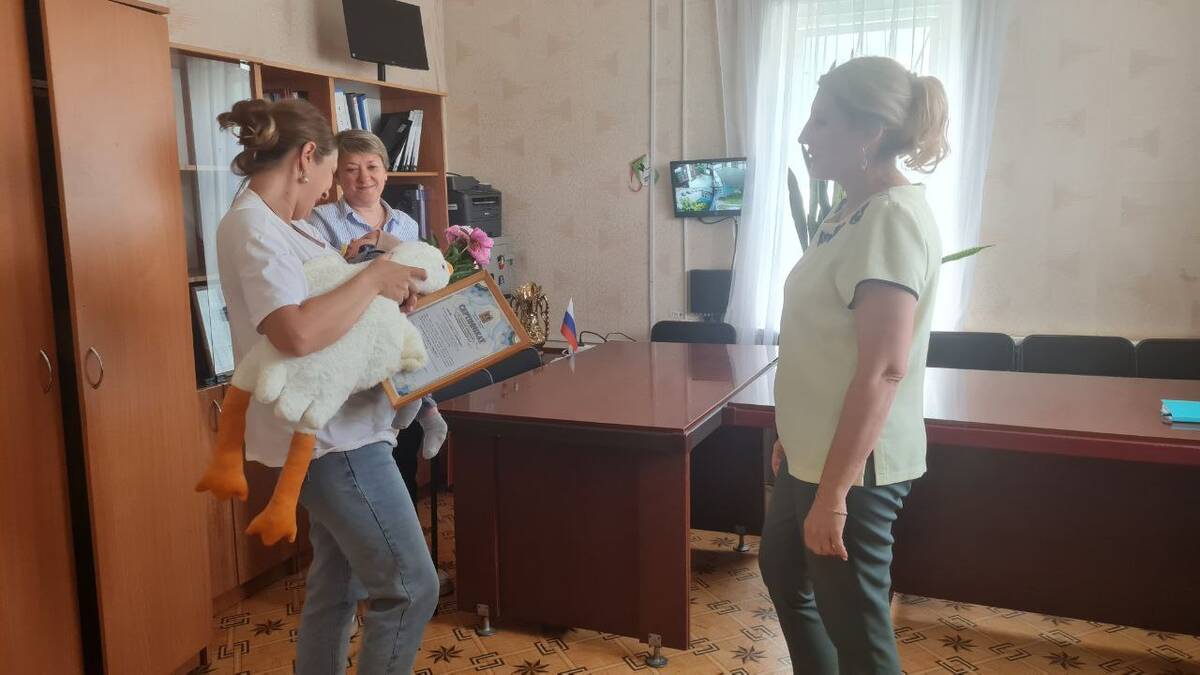 В брянской Суземке многодетной семье вручили сертификат на региональный маткапитал