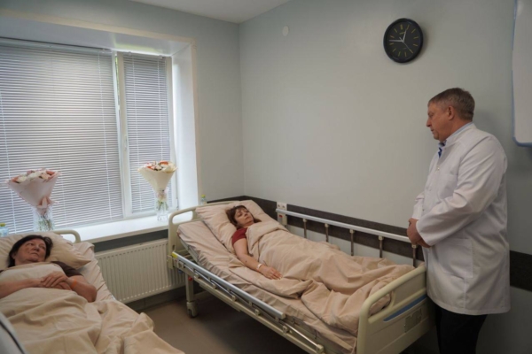 Губернатор Александр Богомаз подключился к совещанию Президента РФ с правительством по видеосвязи из больничной палаты, где находятся пострадавшие