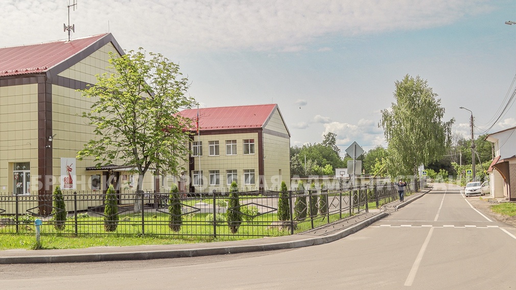 Возле брянской школы №34 появился тротуар