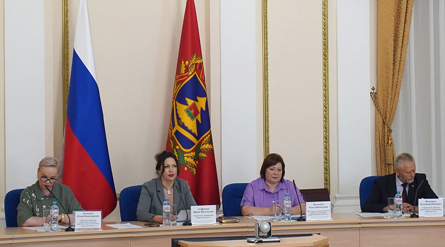 В брянском Правительстве прошло заседание областной трехсторонней комиссии по регулированию социально-трудовых отношений