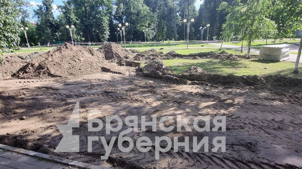 В брянском сквере «Лесные сараи» готовят площадку под памятник