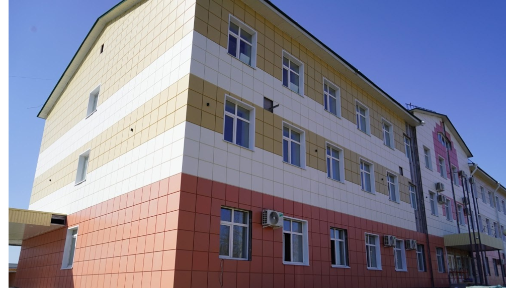 В брянском Почепе продолжается благоустройство  здания под диагностический центр