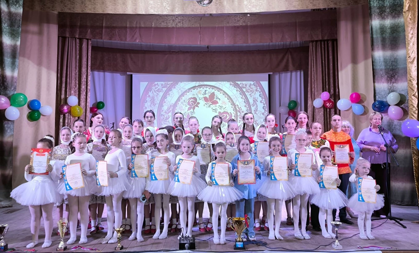 В навлинском детском образцовом хореографическом коллективе «Калинка» прошел выпускной вечер