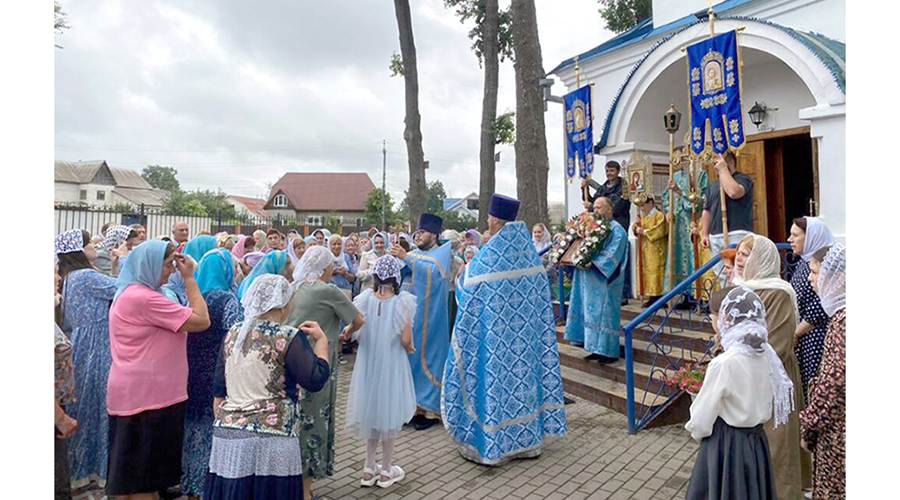 Престольное торжество отметил храм в честь Казанской иконы Божией Матери п.Навля