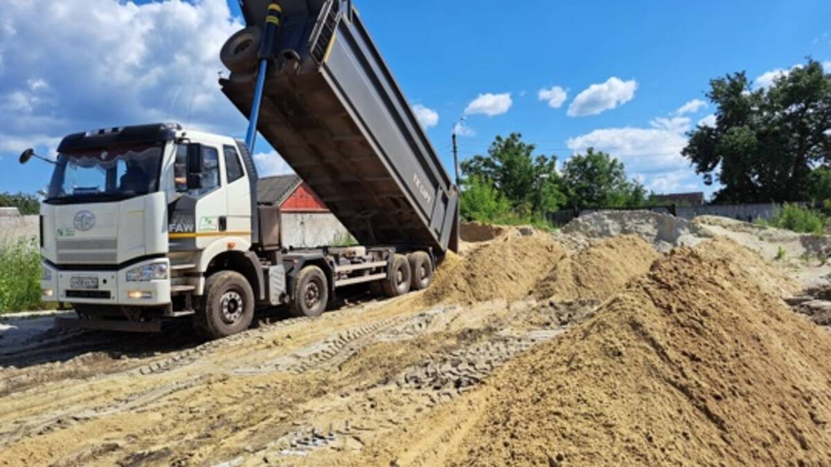На Брянщине в Комаричском районе ведут заготовку песка для борьбы с гололедом зимой