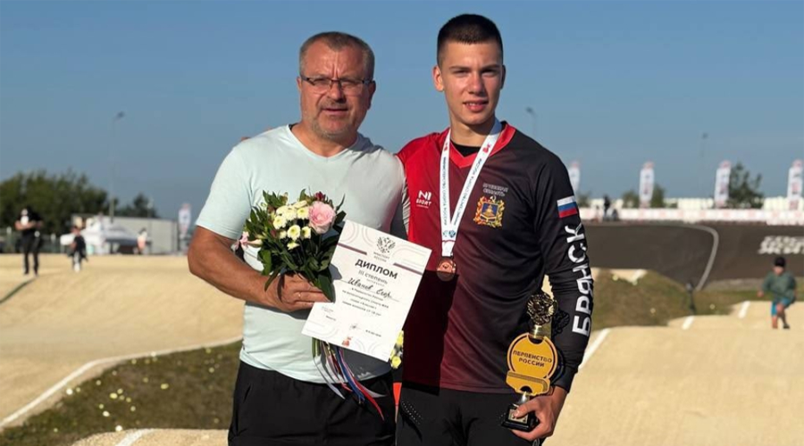 Брянский спортсмен успешно выступил на чемпионате России среди юниоров по велоспорту