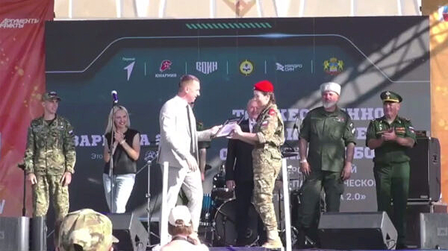 Школьница из брянской Жуковки вошла в тройку лучших юных военкоров ЦФО