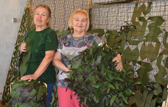 В Клетнянском районе Брянщины добровольцы сплели более восьмисот маскировочных сетей