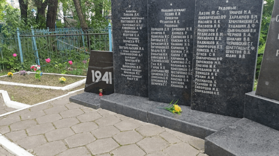 В Брянске на кладбище по улице Чехова благоустроят братскую могилу советских воинов