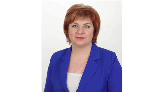 Советник директора по воспитанию и взаимодействию с детскими общественными объединениями Синезёрской школы Александра Малофеева поддерживает решение Президента РФ Владимира Путина