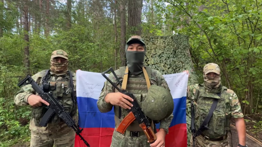 Воины СВО поздравили жителей Брянщины  с Днем флага России