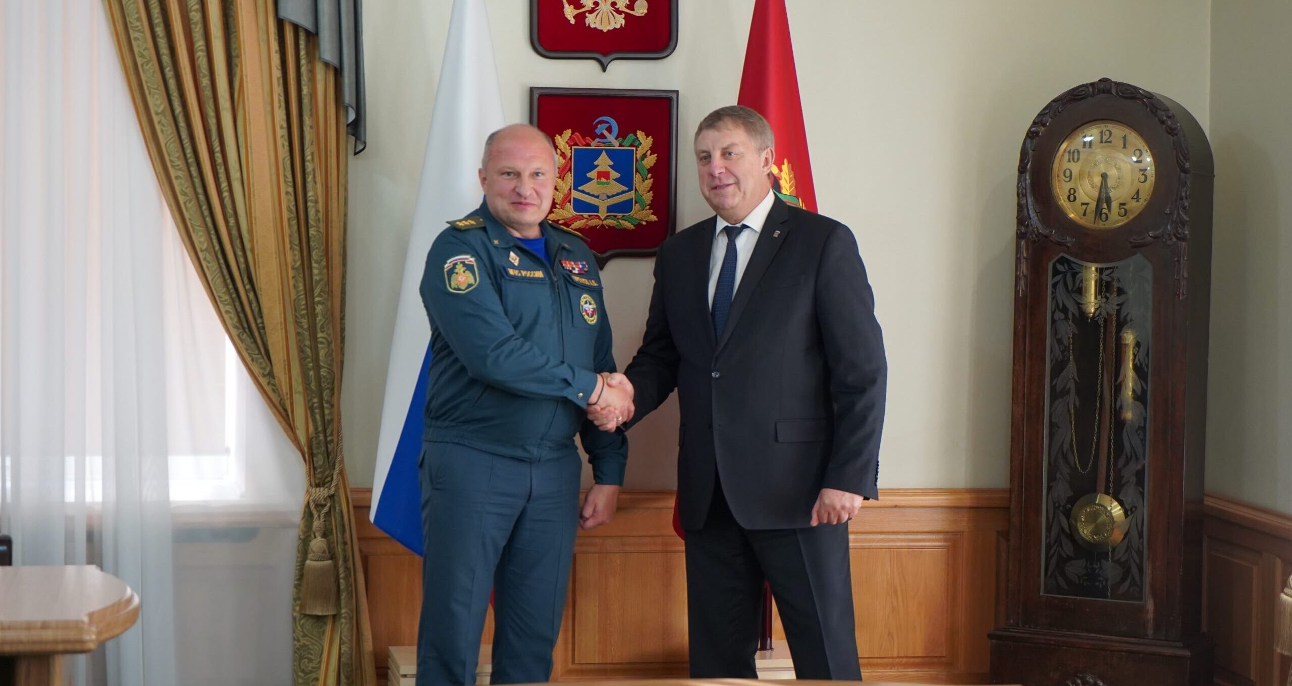 Глава Брянщины Александр Богомаз провел рабочую встречу с министром МЧС РФ Александром Куренковым