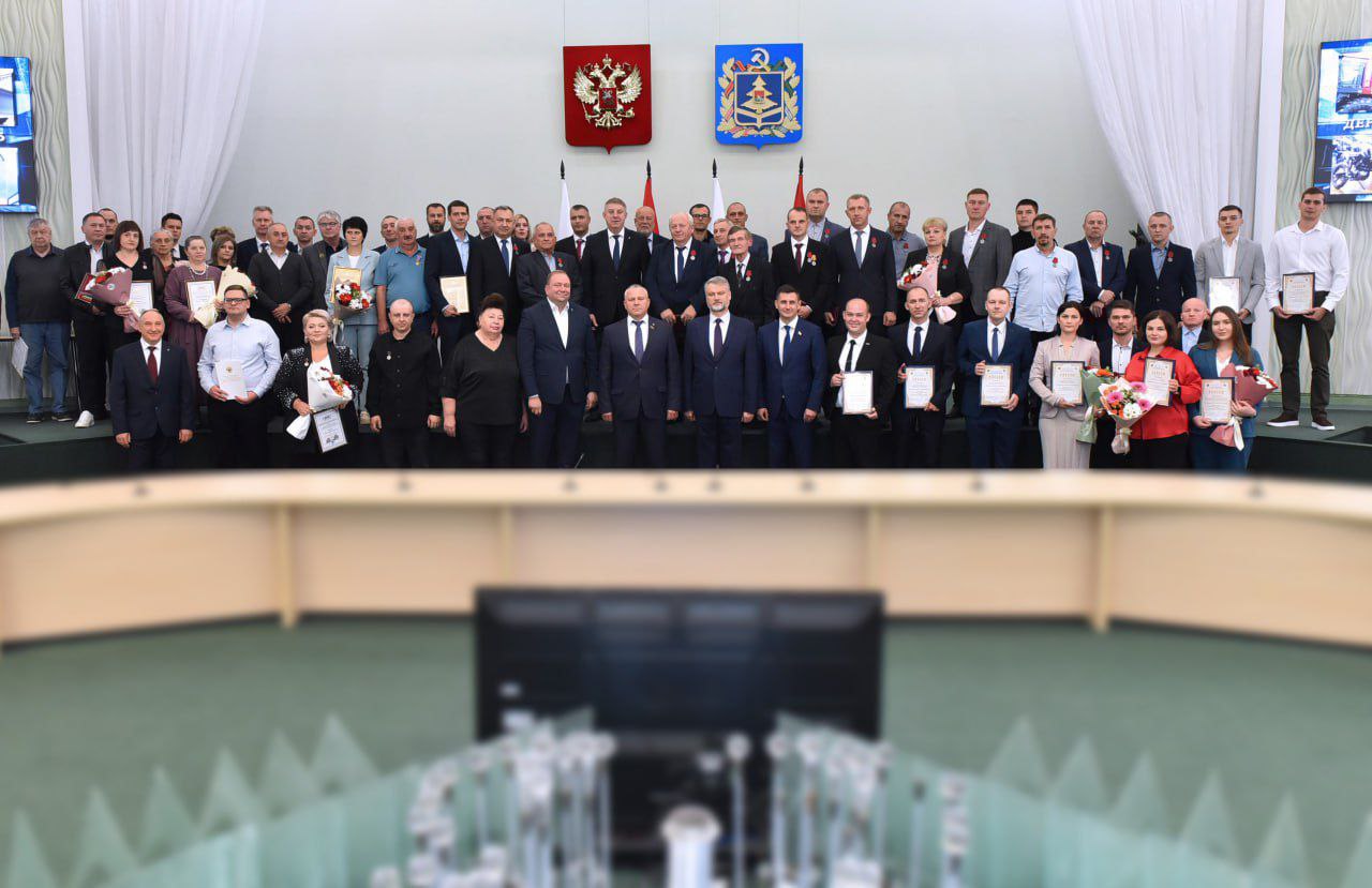 Губернатор Брянской области поздравил сотрудников и ветеранов машиностроительной отрасли с наступающим праздником