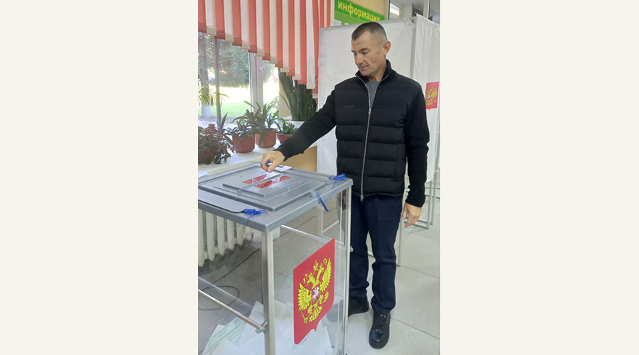 Депутат Брянской областной Думы Андрей Богатиков принял участие в голосовании