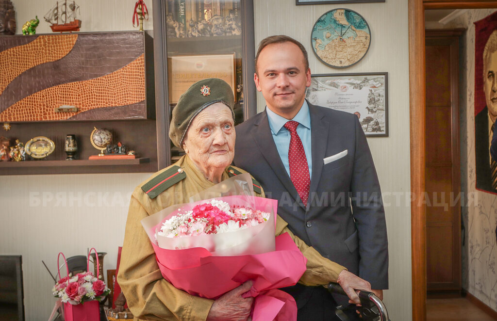 Свой 102-й день рождения отметила ветеран Великой Отечественной войны Полина Сергеева