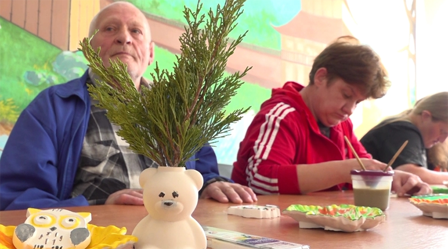 Для подопечных брянского дома-интерната волонтеры фонда «Мирослава» провели мастер-класс